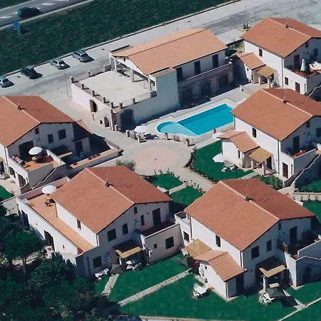 Aparthotel Borgo Valmarina 3*