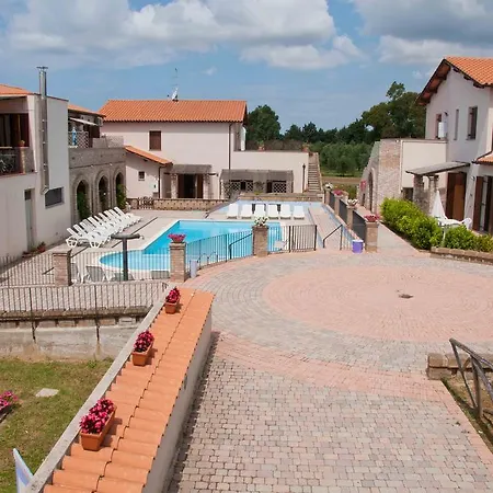 Aparthotel Borgo Valmarina