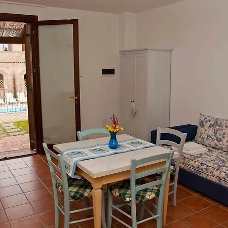 Aparthotel Borgo Valmarina 2*
